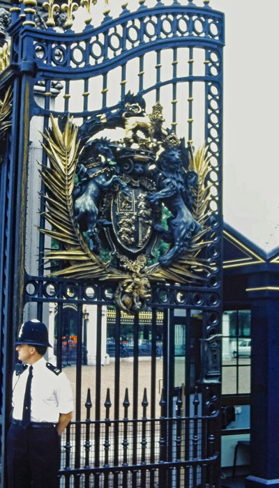 Gate